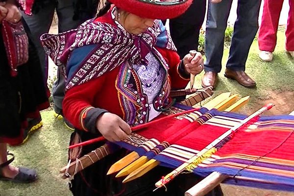 Arte Textil Chinchero Waman Adventures 600x400 1