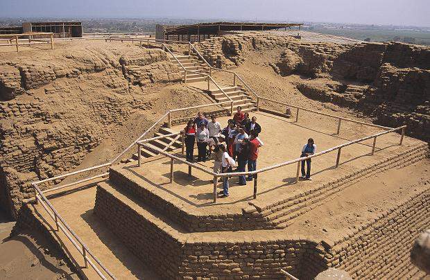 Huacas del sol y de la luna.jpg
