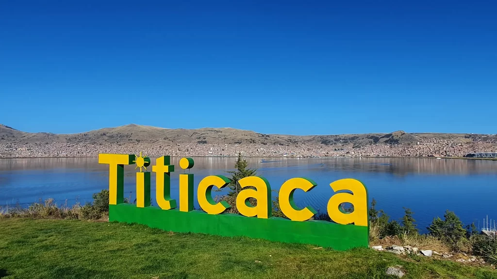 Lago Titicaca: Navega por sus aguas sagradas y descubre las islas flotantes del Perú