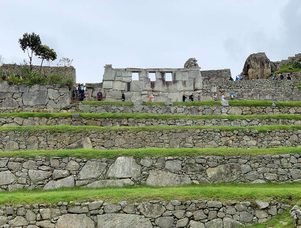 tres ventanas templo machu picchu