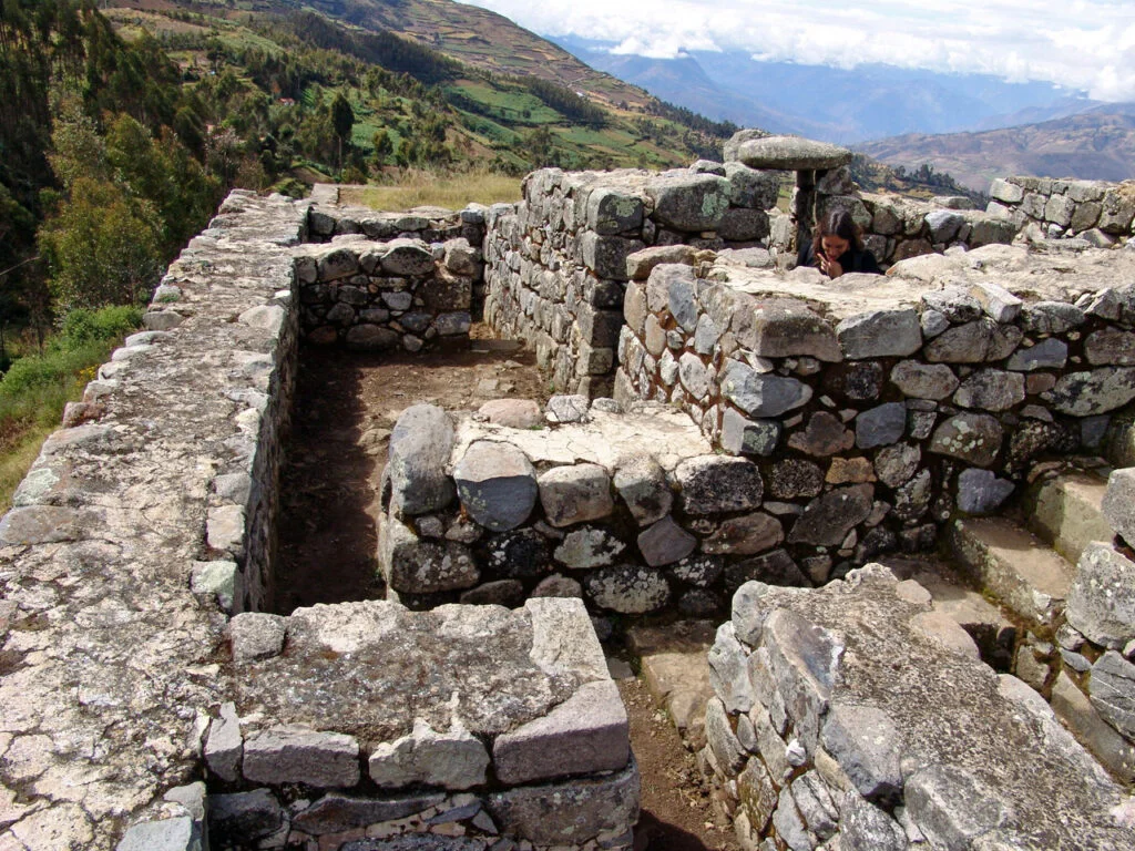 El complejo arqueológico de Saywite: piedra ceremonial, ingeniería hidráulica y legado inca en Apurímac
