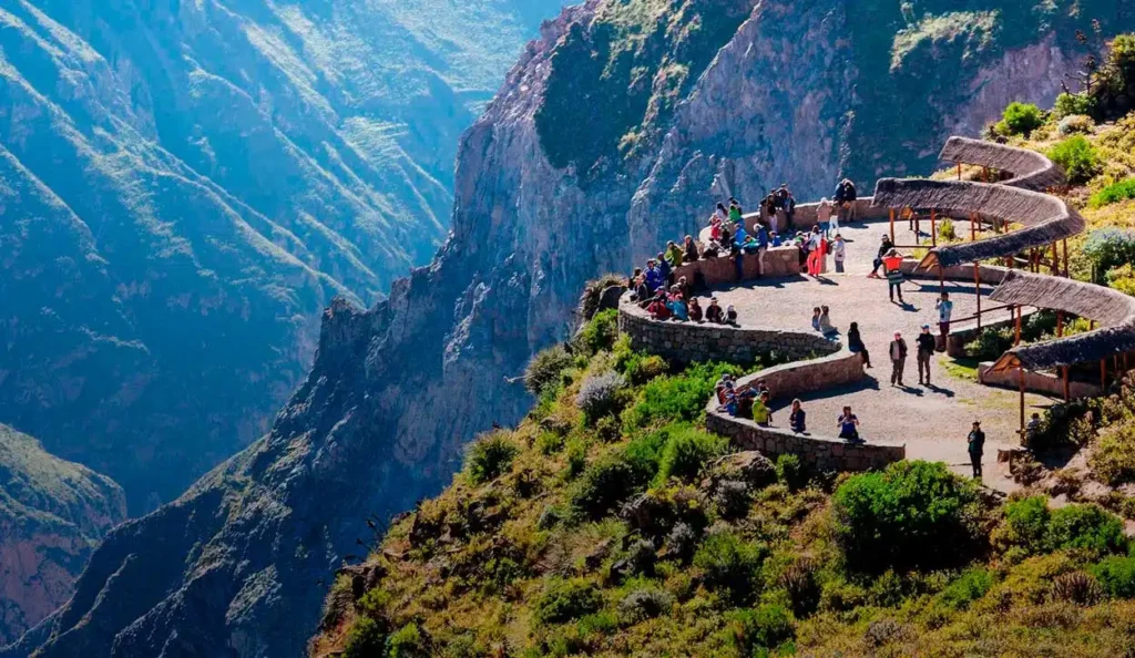Cañón del Colca: Naturaleza, Cultura y Aventuras en el Valle de Arequipa Cañón del Colca: Naturaleza, Cultura y Aventuras en el Valle de Arequipa