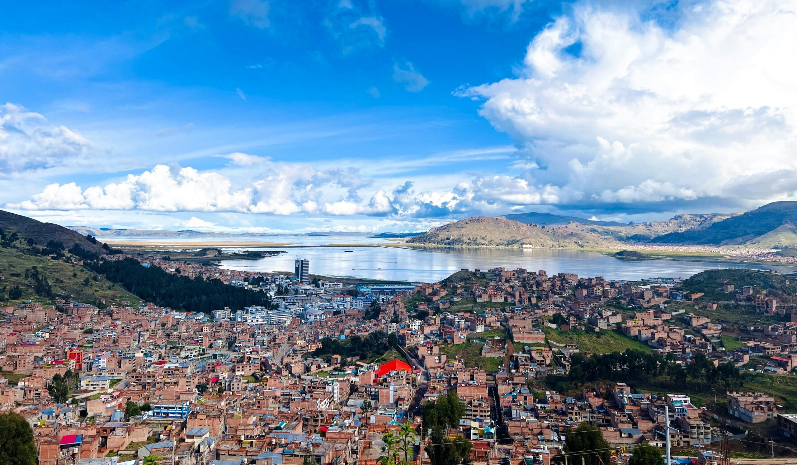 Puno: Lago Titicaca, cultura viva y rutas ancestrales en el altiplano peruano